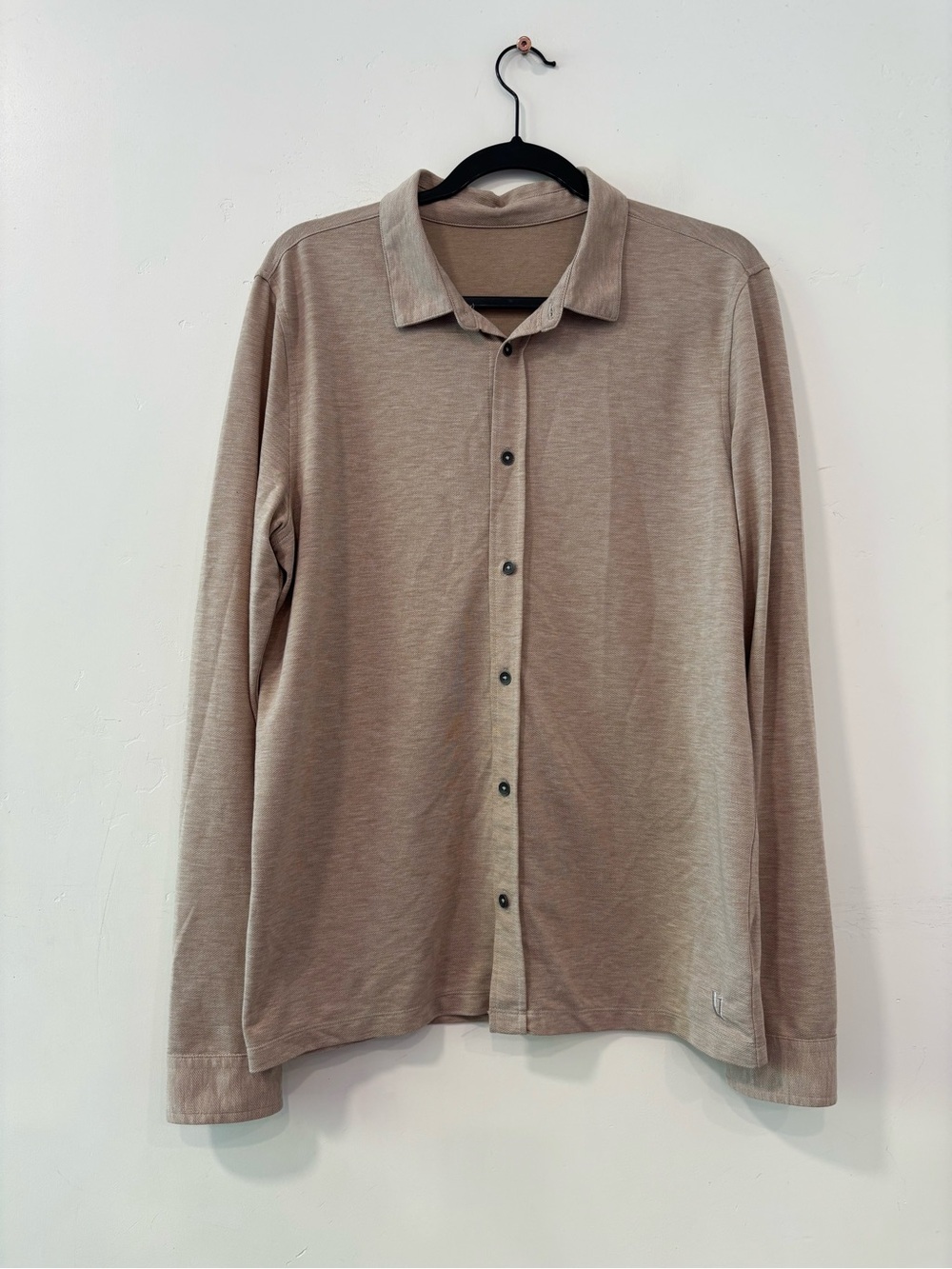 Vuori Knit Twill Button Down Shirt Men Size Medium Camel Heather Stretch